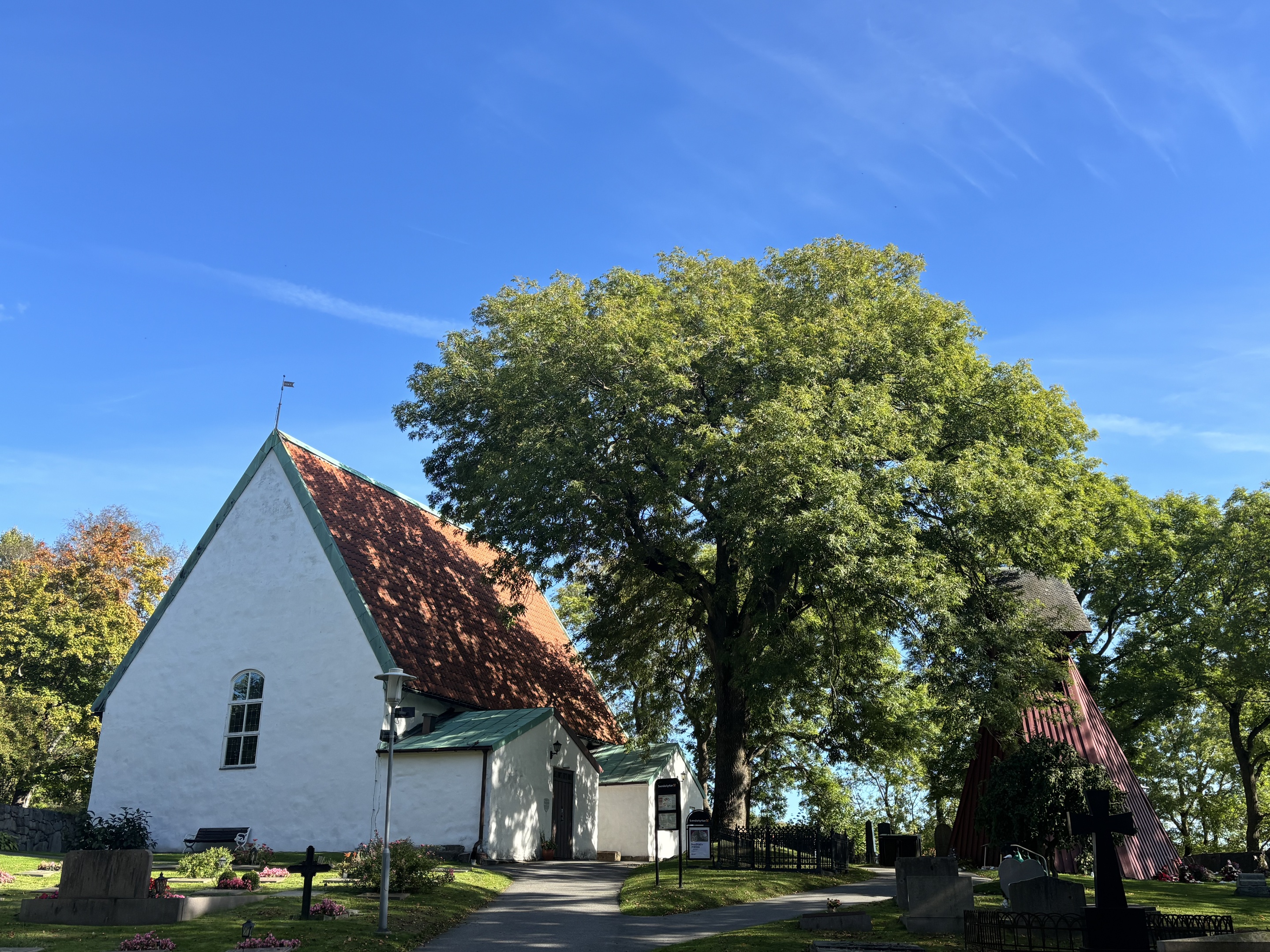 frölunda_begravningsbyrå_Lundby_Gamla_kyrka